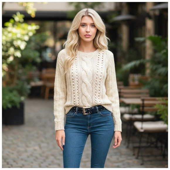 Escada Women’s Navy Leather Belt w/ White Stars & Silver Buckle. 33” x 1.5” - Picture 11 of 13